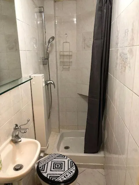 Apartment 11e Paris